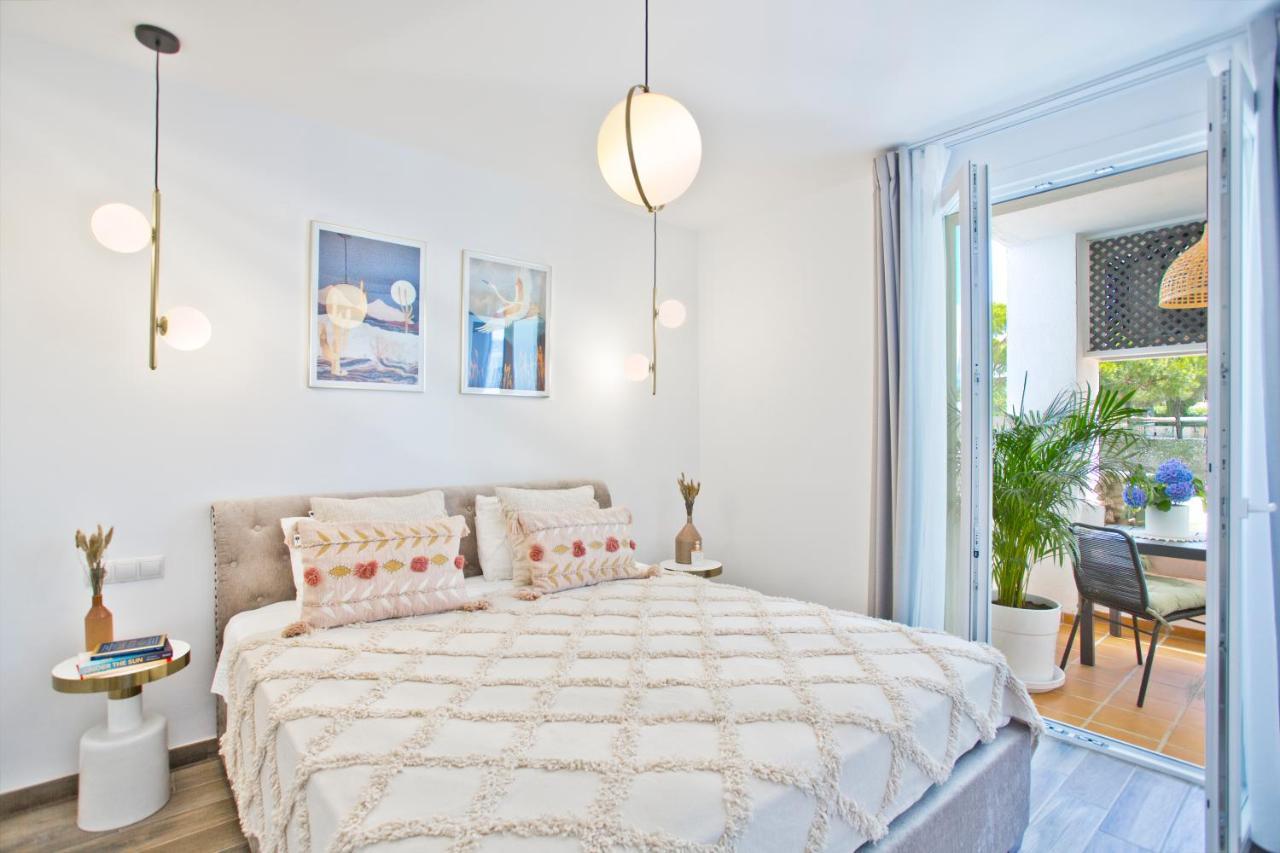 Beachfront Luxury Complex With Tropical Gardens & Pools Marbella Bagian luar foto