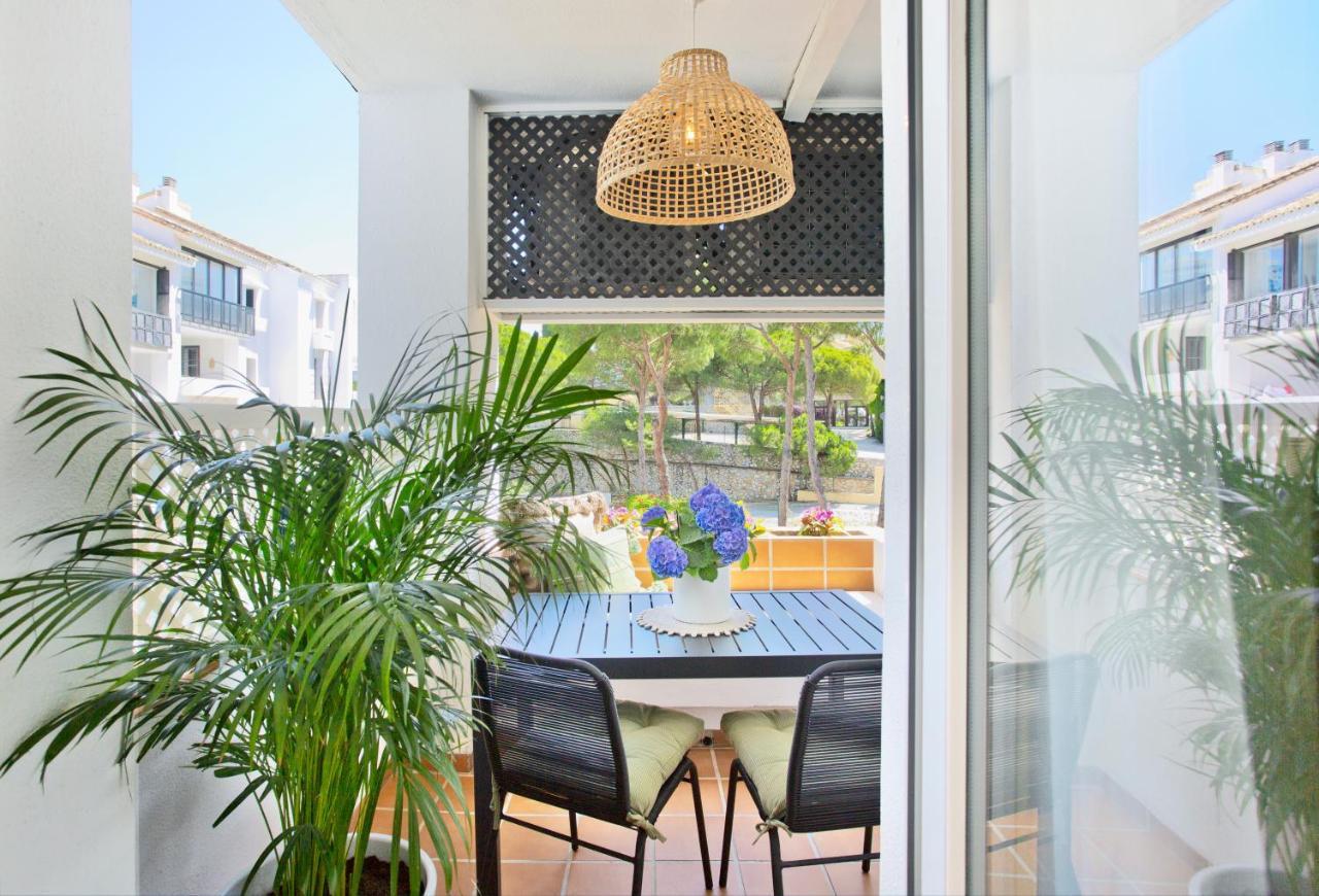 Beachfront Luxury Complex With Tropical Gardens & Pools Marbella Bagian luar foto