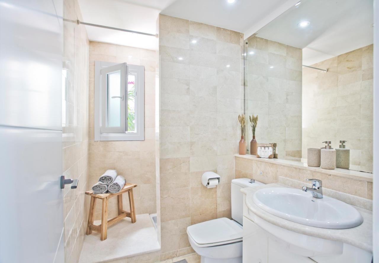 Beachfront Luxury Complex With Tropical Gardens & Pools Marbella Bagian luar foto