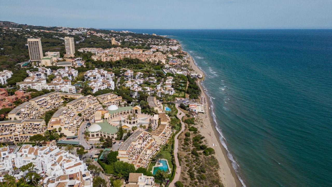 Beachfront Luxury Complex With Tropical Gardens & Pools Marbella Bagian luar foto